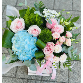 Aranjament flori in culori pastel AHO1